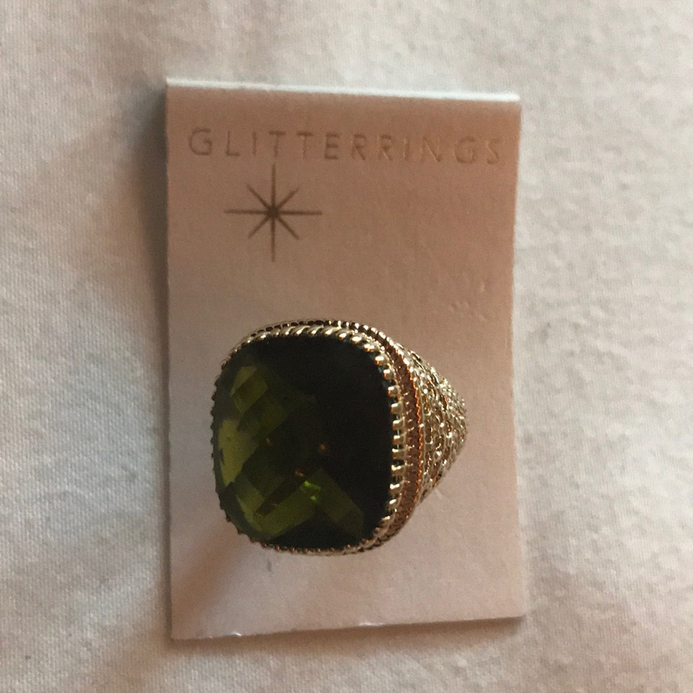 Costume jewelry ring - olive green stone